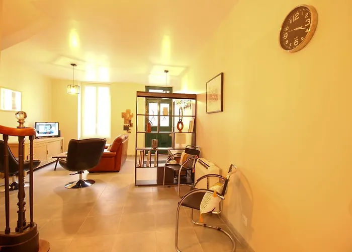 L'ostalada Αλμπί